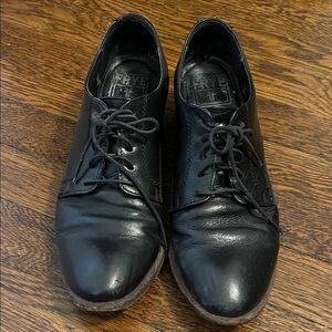 Frye Oxfords 8.5 leather in good condition